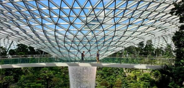 亚萨合莱创新研发的Yale Access 家居安防应用程序和无线网桥