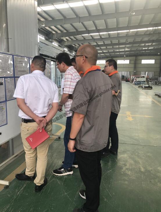 陈总以及技术总工陪同一起参观车间,查看生产工艺和生产流程