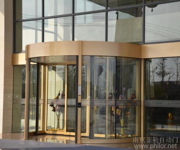 鑫皇国际酒店旋转门案例 - 中出网-智能出入口与停车充电门户