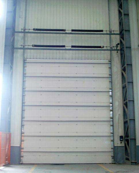 工业垂直提升门