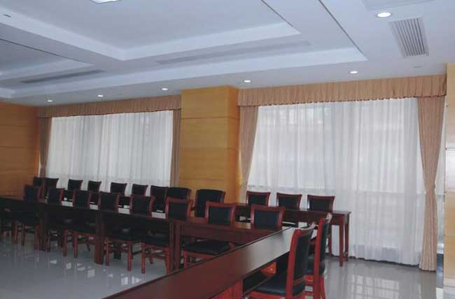 广东省委党校电动开合帘案例 - 中出网-智能出入口与停车充电门户