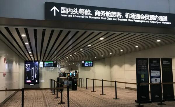 天能广告投放·广州白云机场登机通道