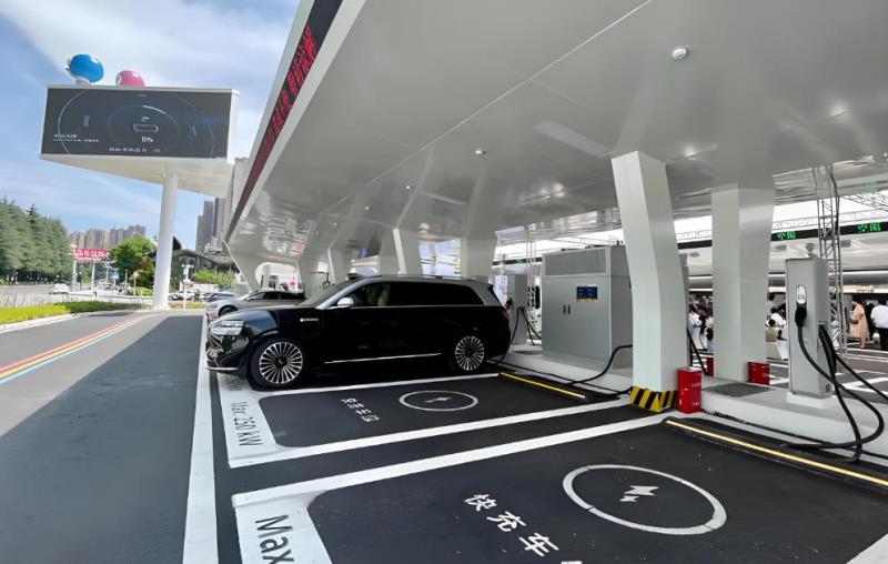 贵阳液冷超充站 - 中出网-智能出入口与停车充电门户