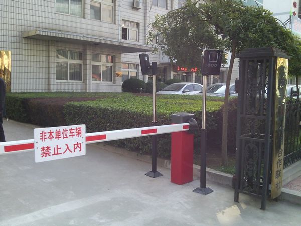 滦南信用联社道闸案例 - 中出网-智能出入口门户