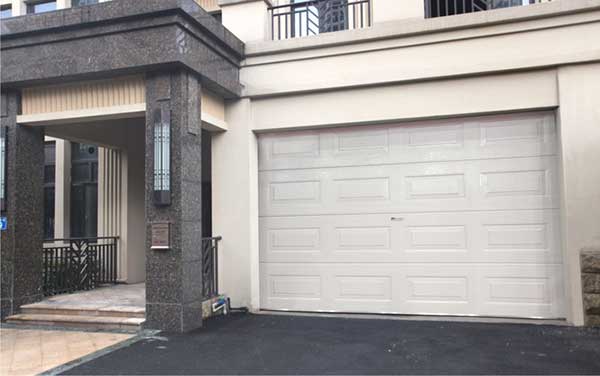 防夹手翻板车库门