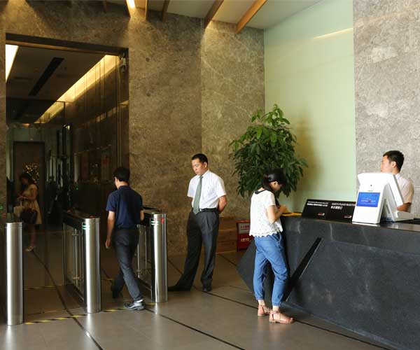 东莞万科中心成功应用德生访客机案例 - 中出网-智能出入口门户
