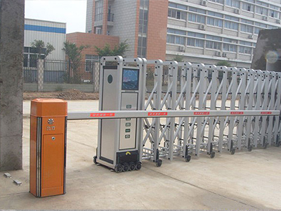 光华实业伸缩门案例 - 中出网-智能出入口与停车充电门户