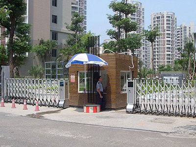 大儒世家藏珑伸缩门案例 - 中出网-智能出入口与停车充电门户