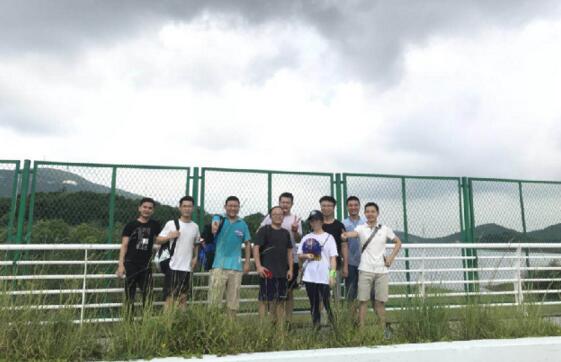 先头部队登顶合照