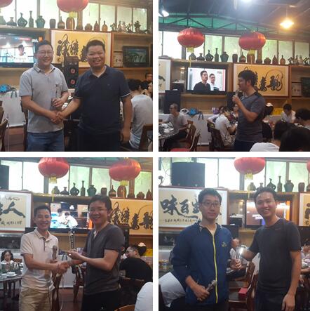 我们握手、我们拥抱、手捧奖杯、喜笑颜开