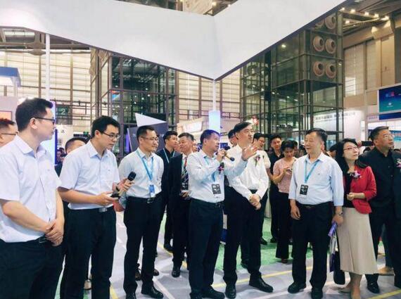 深圳市公安局交通警察局徐炜局长一行参观捷顺展台