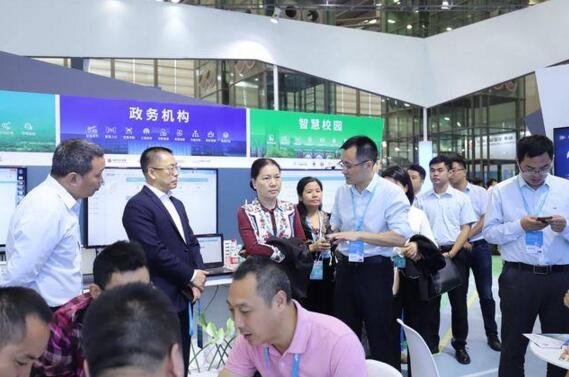 肇庆市政府陈宣群副市长一行莅临捷顺展台参观体验