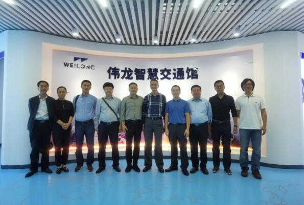 上海宝山区区委常委、副区长苏平一行 莅临伟龙科技参观指导