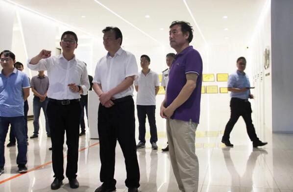 南昌市副市長、公安局局長萬秀奇聽取百勝平臺建設(shè)情況