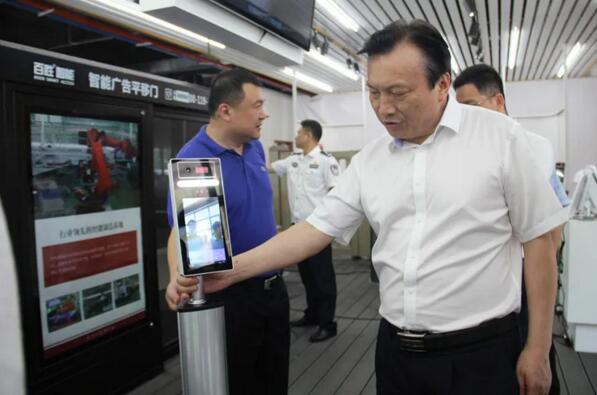 南昌市副市長、公安局局長萬秀奇對人臉測溫產(chǎn)品研發(fā)提出專業(yè)意見