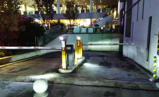 重慶盤龍奧園廣場車牌識別系統(tǒng)案例 - 中出網(wǎng)-智能出入口門戶