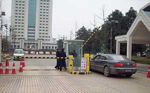 成都市溫江區(qū)西南財經大學道閘案例